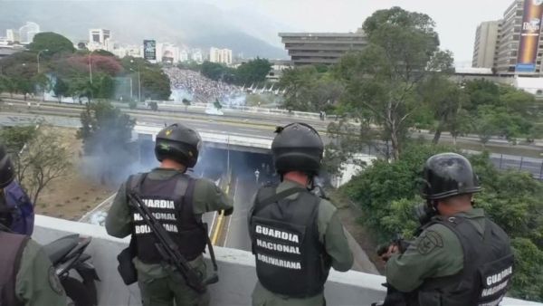 تتكرر أعمال العنف من حين لآخر في هذه المراكز التي يقدر عدد موقوفيها بـ55 ألفا