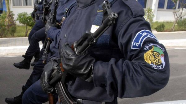 عناصر من الشرطة الجزائرية