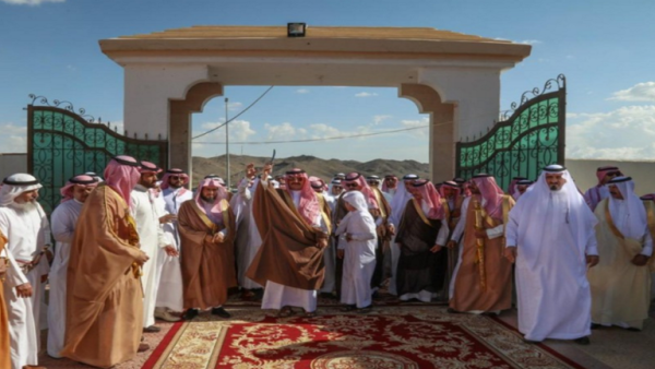 الأمير تركي بن طلال بن عبد العزيز، ينهي خلافا استمر قرابة 20 عاما بين أسرتي آل محيا وآل لافي