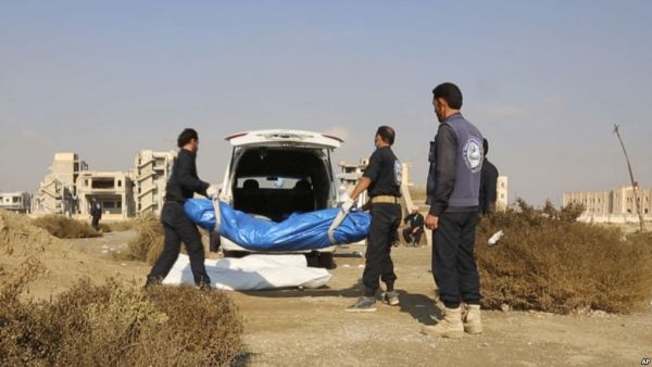 العثور على 200 جثة في مقبرة جماعية في الرقة