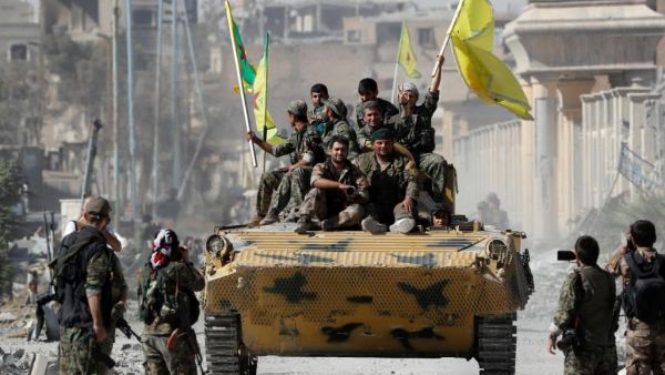 مقاتلون من "قوات سوريا الديمقراطية" ذات الغالبية الكردية