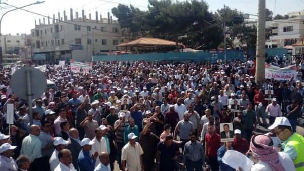 تتمثل مطالب المعلمين بعلاوة مالية، وتقديم الاعتذار عما تعرض له معلمون في احتجاجات سبتمبر