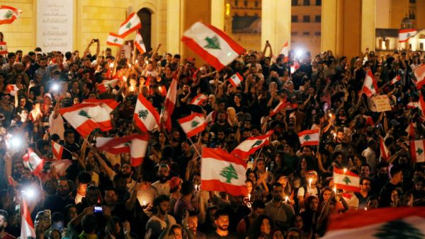 متظاهرون في لبنان