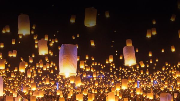 حفل مليء بالأضواء الرائعة