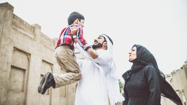 آدم لافين وراسل بيترز وغيرهما في دبي