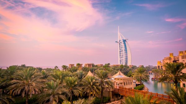 ألعاب ناريّة وعروض ترفيهيّة وأشهى مذاقات الشوكولاتة