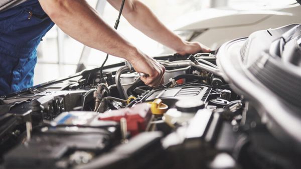 Kuwait Car Mechanics Struggle Amid Pandemic