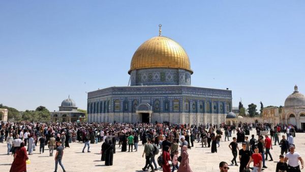 60,000 Worshippers Attend Friday Prayers at Al-Aqsa Mosque