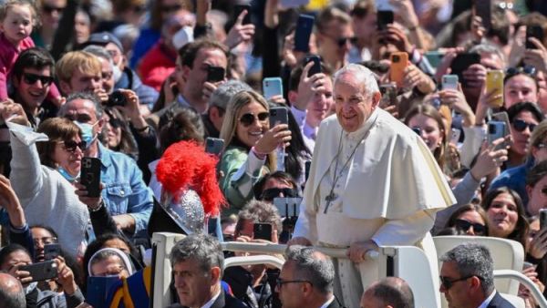 Pope Francis Holds Mass for Easter 'Marked by War' St. Peter's Square