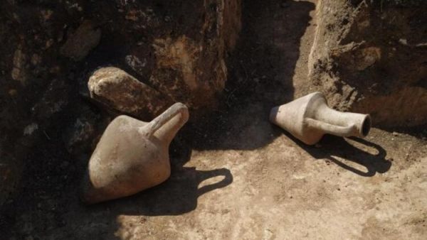 Ukrainian Soldiers Discover Roman Artifacts While Digging Trenches