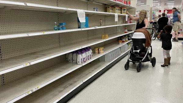 Biden Orders Federal Government to Address US Baby Formula Shortage
