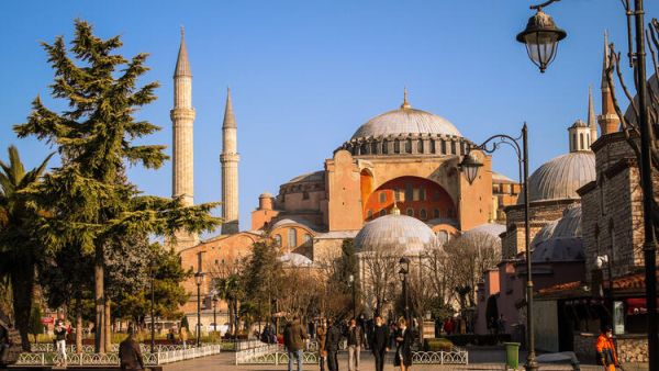 Hindu Right-Wing Claims on Historic Mosques Raise Fears