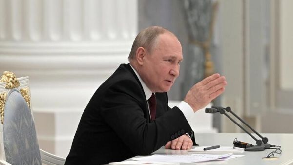 Russian President Vladimir Putin chairs a meeting with members of the Security Council in Moscow on February 21, 2022. President Vladimir Putin said on February 21, 2022, he would make a decision "today" on recognising the independence of east Ukraine's rebel republics, after Russia's top officials made impassioned speeches in favor of the move. (Photo by Alexey NIKOLSKY / SPUTNIK / AFP) Putin Sends Troops to Eastern Ukraine After Recognizing Separatist Regions