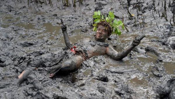 In Pictures: The Balinese Mud Bath Tradition of Mebuug-Buugan