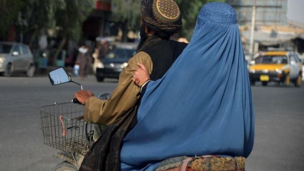 Afghan Women Defiant but Feel 'Imprisoned' by Order to Cover Faces (AFP)