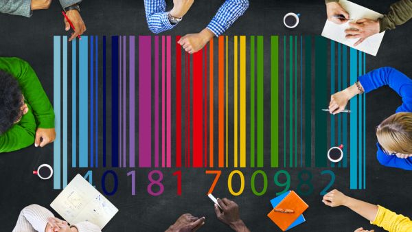 Which Player Will Survive the Struggling Retail Industry?