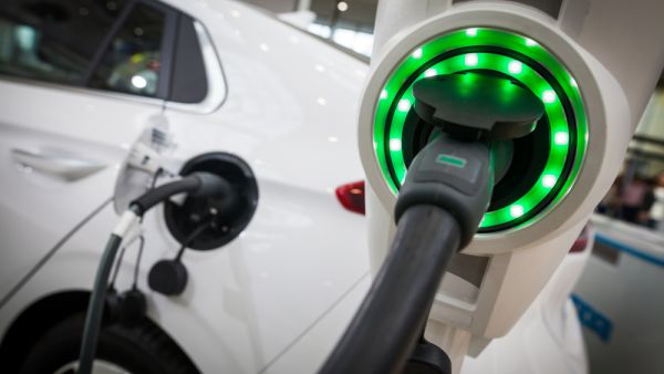 UAE: You Can Now Charge Your Electric Car for Free Until Dec 2021