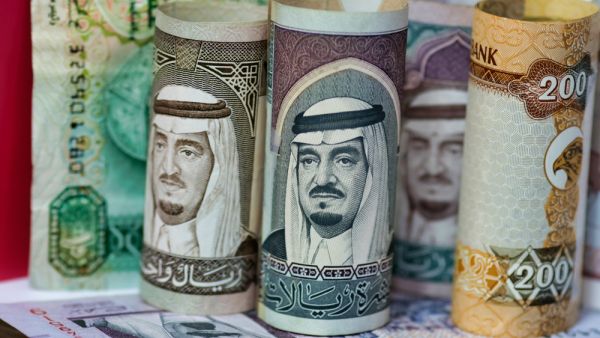 يتوقع صندوق النقد الدولي أن ينكمش الناتج المحلي الإجمالي الحقيقي لدول مجلس التعاون الخليجي بنسبة 2.7 في المائة في العام 2020 تقرير الأداء الاقتصادي لدول مجلس التعاون الخليجي - أبريل 2020