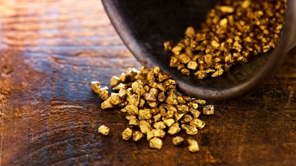 Why Gold Will Remain the Star of Safe-Havens in 2021
