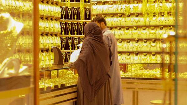 أسعار الذهب في دبي اليوم: سعر الجرام عيار 24 ينخفض إلى 221.25 درهم