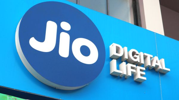 India: Reliance Industries Raises $13.7 Billion from 9 Investors