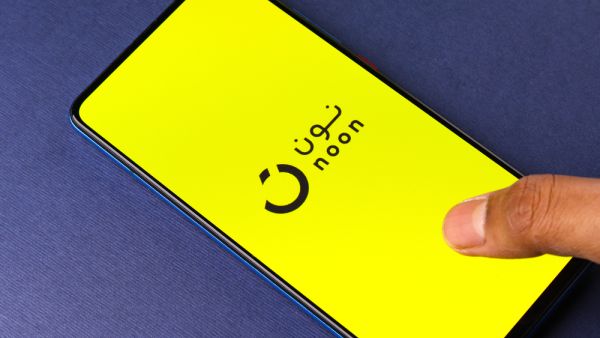 noon Wishes Shah Rukh Khan Happy Birthday on the Burj Khalifa