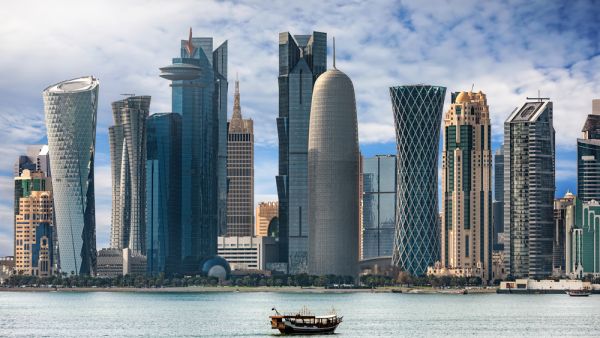 The Administrative has set minimum wage for workers and domestic workers at QR 1,000/month as a basic wage. (Shutterstock) Qatar Announces Minimum Wage, Facilitates Job Transfer