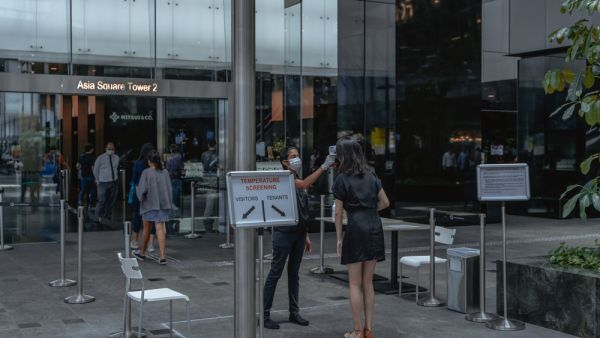 Tourists in Singapore Forced to Wear Electronic Monitoring Tags to Ensure Quarantine