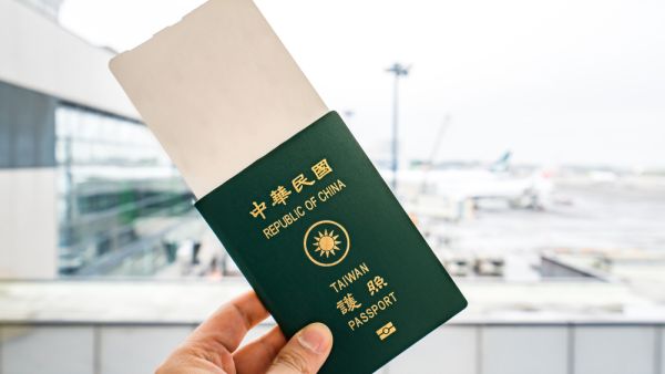 Taiwan to Redesign Passports to Look Different from China's Passports