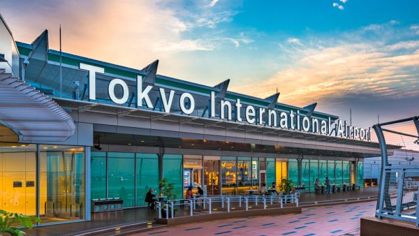 Japan Bans Entry of Foreigners Due to New Virus Variant