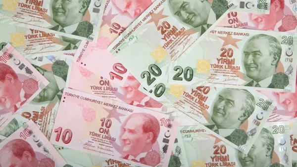 S&P Changes Turkey Outlook to Negative