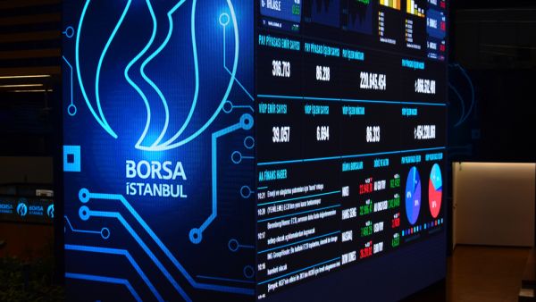 The U.S. dollar/Turkish lira exchange rate was 5.6780 as of 9.30 a.m. local time (0630GMT) on Monday, up from 5.6440 on Friday. (Shutterstock) The U.S. dollar/Turkish lira exchange rate was 5.6780 as of 9.30 a.m. local time (0630GMT) on Monday, up from 5.6440 on Friday.