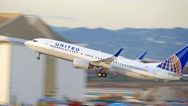 United Airlines to Buy 100 Electric Aircraft to Reduce Greenhouse Gas Emissions