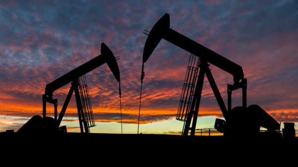 Oil Prices Swing, Affected by Global Economy Slowdown