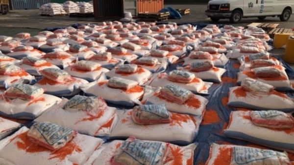 أن ضباط التفتيش في مركز جمارك جبل علي وفريق العمل في إدارة الاستخبارات الجمركية تمكنوا، في وقتٍ سابق، إحباط محاولة تهريب 5 ملايين من حبوب الكبتاجون وإدخالها إلى الدولة