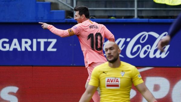 ميسي يحتفل بهدف خلال مباراة برشلونة وآيبار