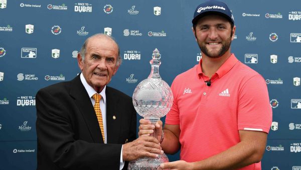 Executive Vice Chairman and CEO of Dubai Duty Free, Colm McLoughlin and Jon Rahm (lr)