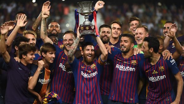 Barcelona's forward Lionel Messi (C) carries the Spanish Super cup after defeating Sevilla at Ibn Batouta Stadium in the Moroccan city of Tangiers. FADEL SENNA / AFP
