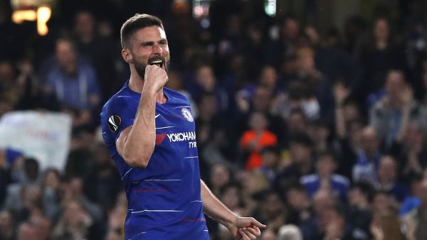 جيرو يحتفل بهدفه