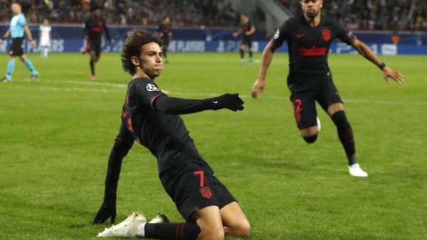 فيليكس يحتفل بهدفه