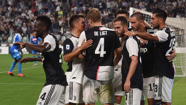 لاعبو يوفنتوس يحتفلون بالهدف القاتل