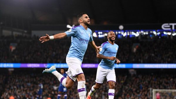 محرز يحتفل بهدفه