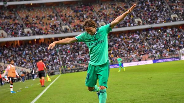 مودريتش يحتفل بهدفه الجميل