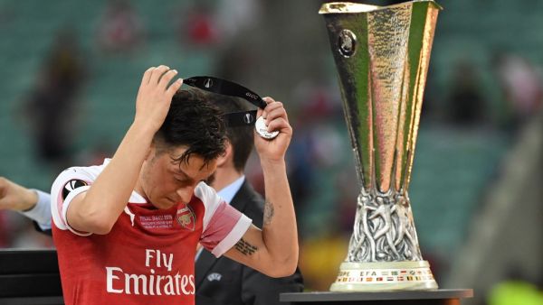 The ex-Gunners midfielder believes a World Cup-winning playmaker needs to be surrounded by more quality and bigger personalities in order to thrive