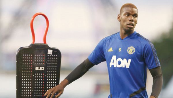 بوغبا خلال تدريبات مانشستر يونايتد