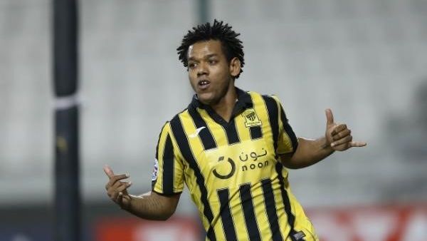 رومارينيو يحتفل بهدفه