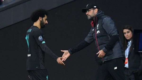 كلوب يصافح صلاح بعد تبديله