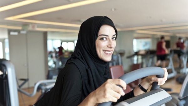 Exercise 1-2 hours before Iftar so you can re- energize and rehydrate at Iftar time (Photo: himag.com)