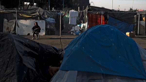 First bus from Texas drops migrants in Washington DC after Greg Abbott pledge
