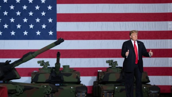 US President Donald Trump arrives to speak after touring the Lima Army Tank Plant at Joint Systems Manufacturing in Lima, Ohio, March 20, 2019. (SAUL LOEB / AFP)
